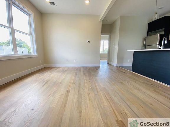 4th image of 206 22nd St #6
