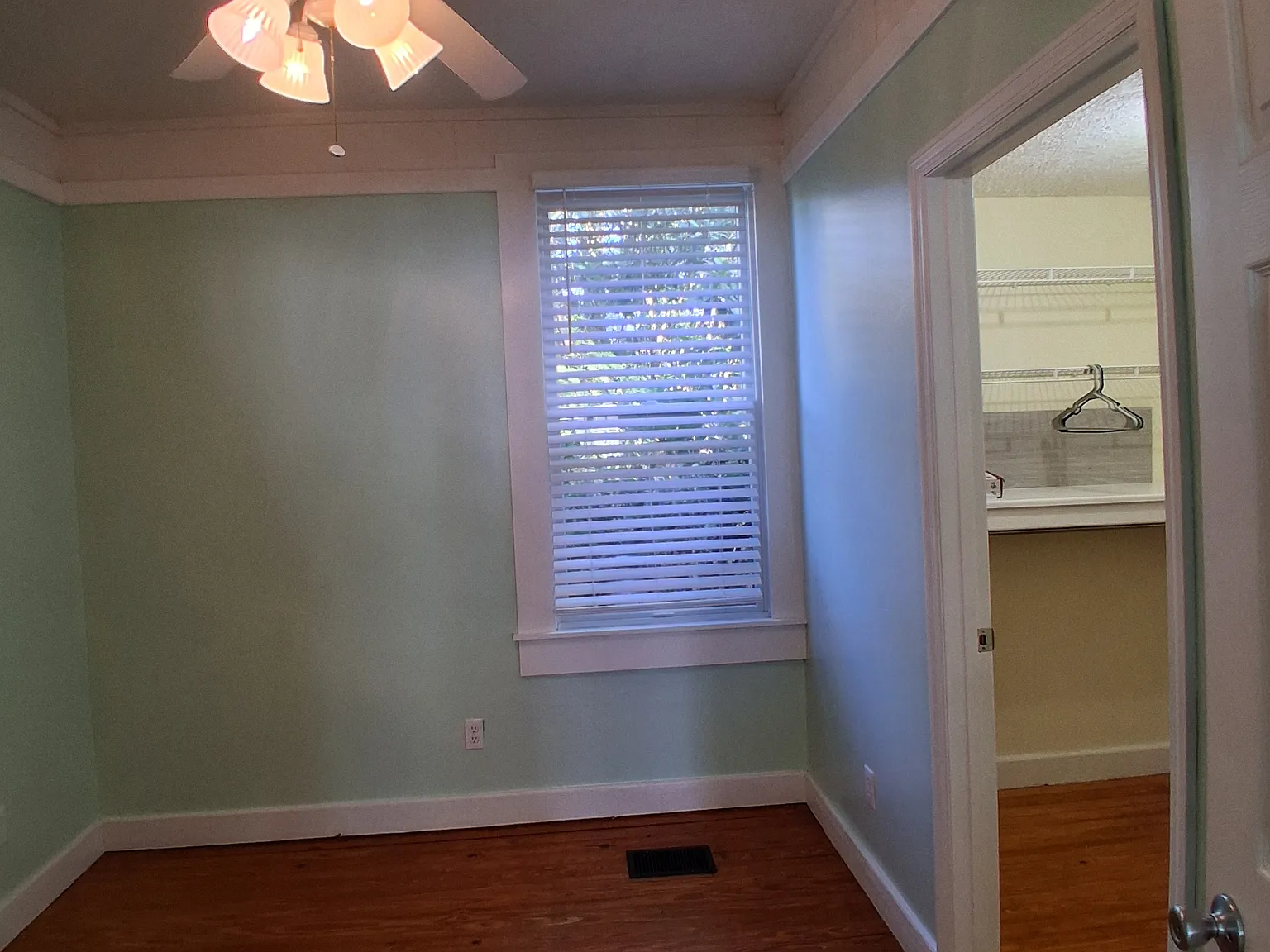 2 bed, 1.5 bath, $4,400 — Photo 4