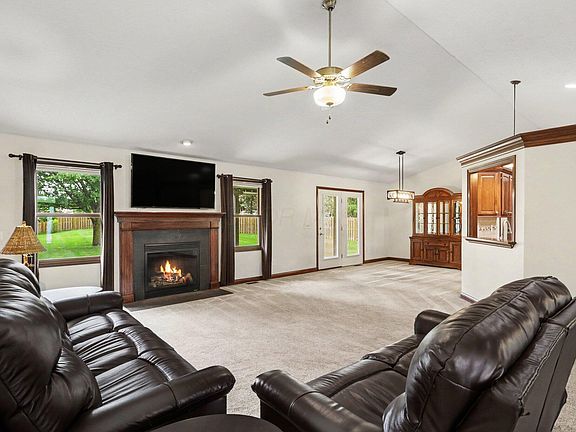 4th image of 42 Millstone Cir