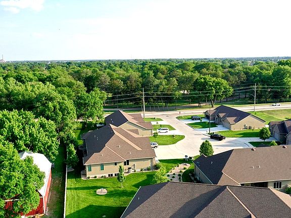 3rd image of 1911 Bentley Cir