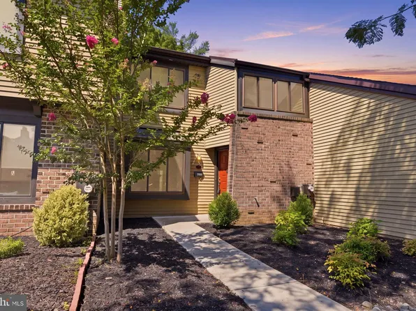 17 Farmington Pl, Newtown, PA 18940