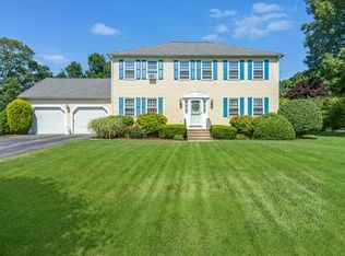 78 Ledgewood Ln, Woonsocket, RI 02895