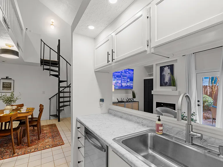 Chuck Gray Ct — Photo 18
