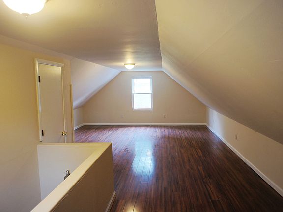3rd image of 924 Ohlman Ave