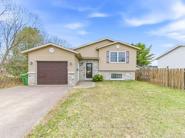 7 Florence St, Petawawa, ON K8H 1N7