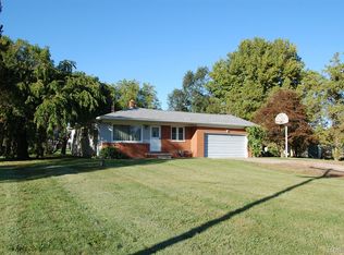 1944 W Newburg Rd, Carleton, MI 48117