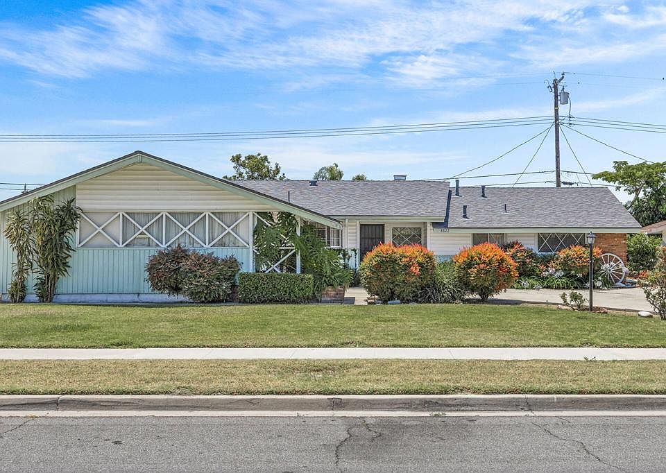 1st image of 8822 Lola Ave