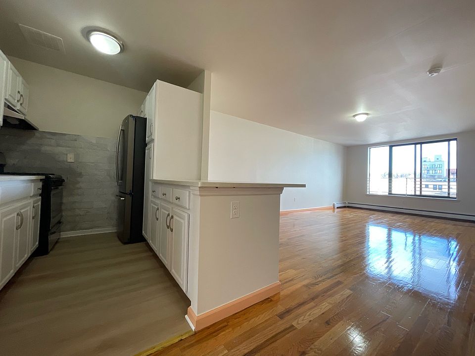 1st image of 2338 Dean St #1