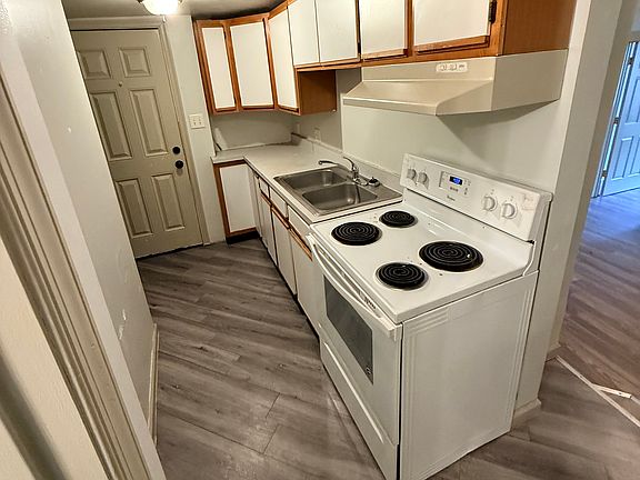 5th image of 505 N Centre St