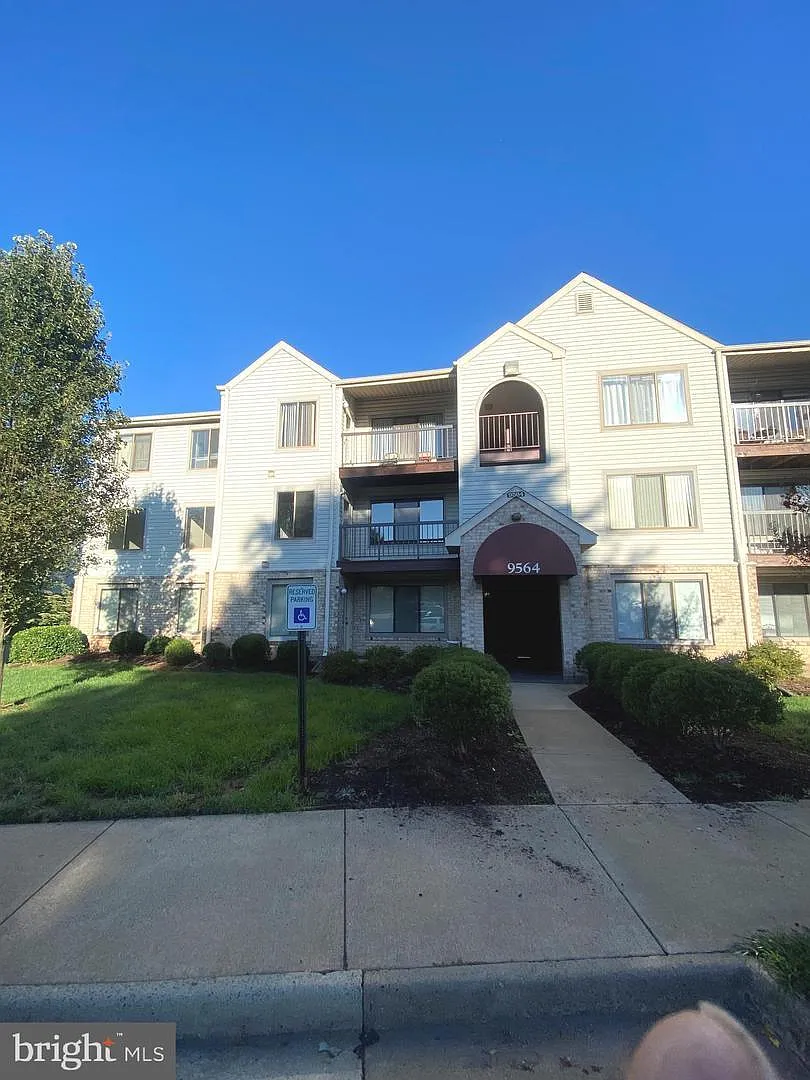 2 bed, 1070 sqft, $1,950 — Photo 1