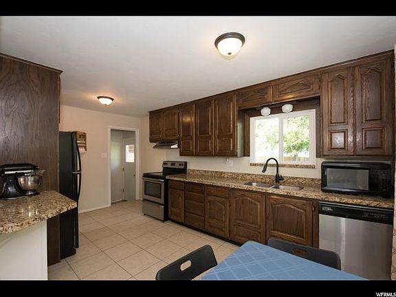 3rd image of 9579 S Garnet Dr