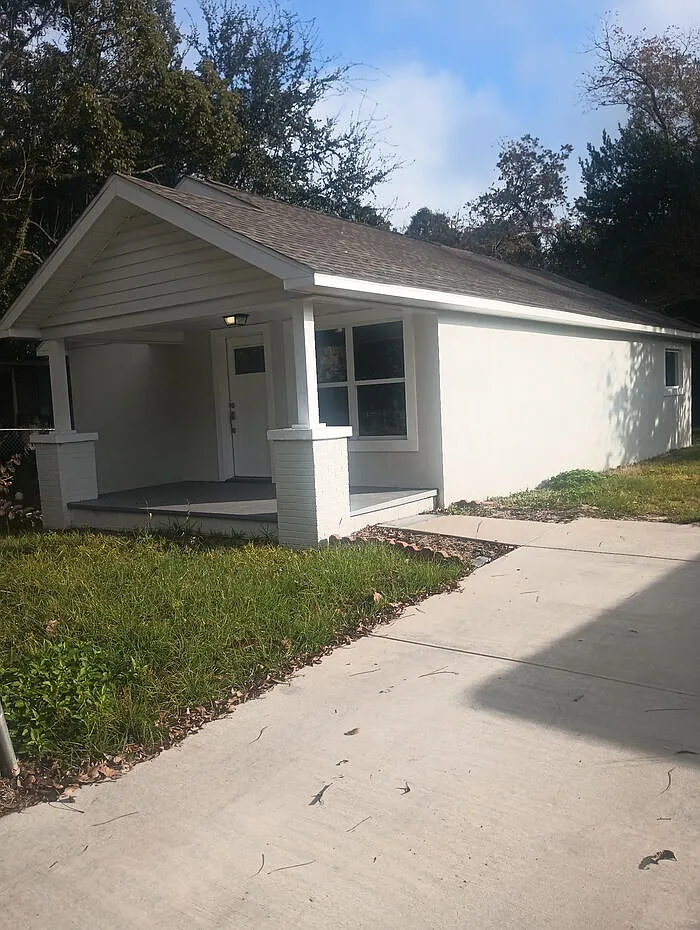 3 bed, 1.0 bath, $1,750 — Photo 1