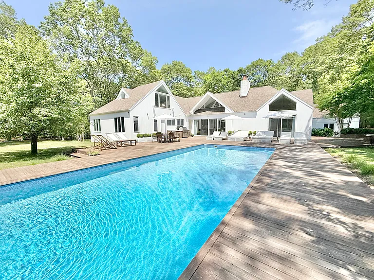 409 Hands Creek Rd — Photo 1