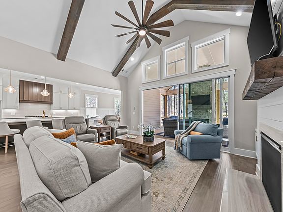 5th image of 1100 Lake Dr