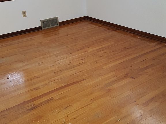 4th image of 9532 Benson St
