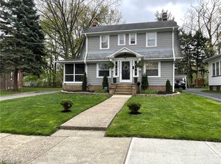 1521 Parkhill Rd, Cleveland Heights, OH 44121