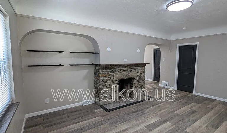 998 Clifton Rd — Photo 8