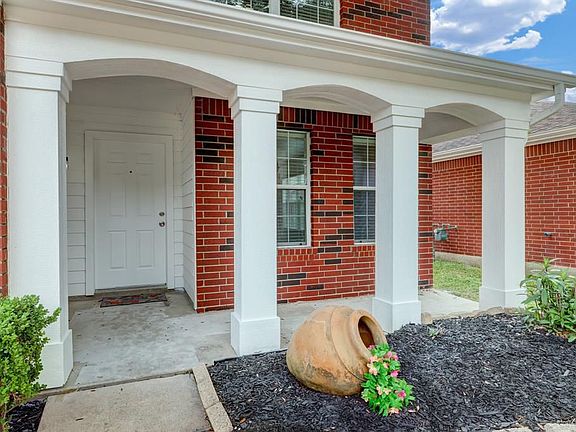 4th image of 17415 Hoover Gardens Dr