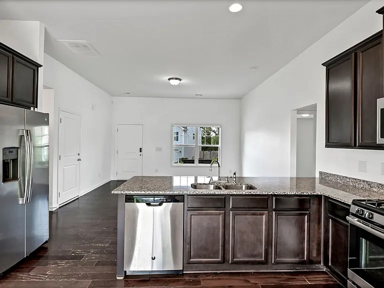 357 Finch Ln — Photo 6