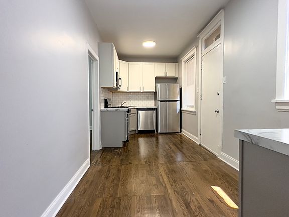 3rd image of 1251 W Rosemont Ave #103R