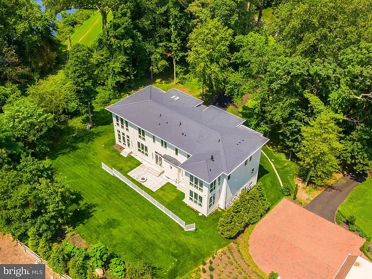 8757A Brook Rd — Photo 45