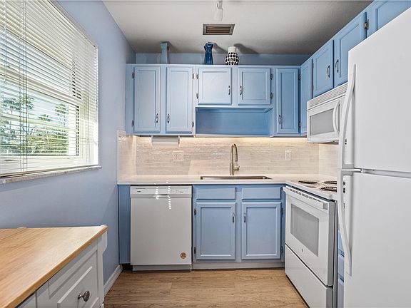 3rd image of 55 Woodland Dr APT 203