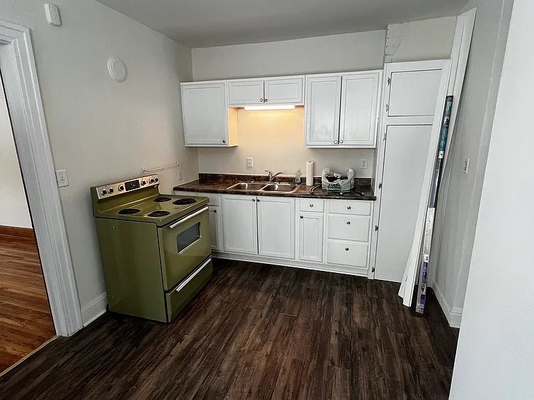 1315 E 2nd St #B — Photo 10