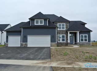 519 Canterbury Blvd, Perrysburg, OH 43551