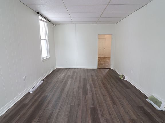 4th image of 419 Maple St Floor 1