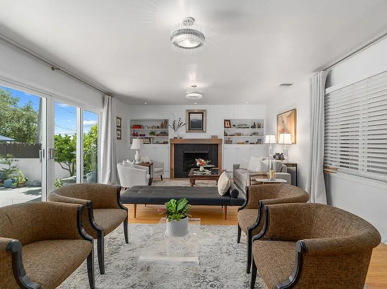 2030 N Altadena Dr — Photo 5