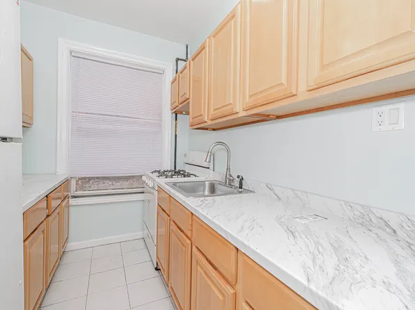 2418 East 23rd Street image 14 of 40