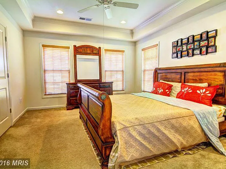 25095 Croxley Green Sq — Photo 11