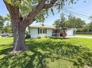 322 Oak St, Flora, IL 62839