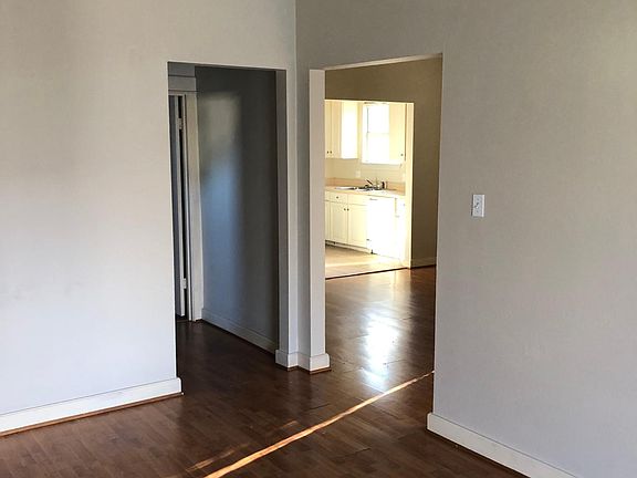 3rd image of 1415 W Park Ave