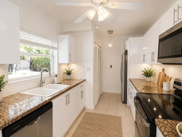 8025 SW 62nd Pl — Photo 6