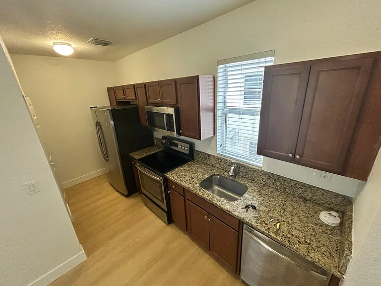 16946 SW 90th Ter — Photo 5