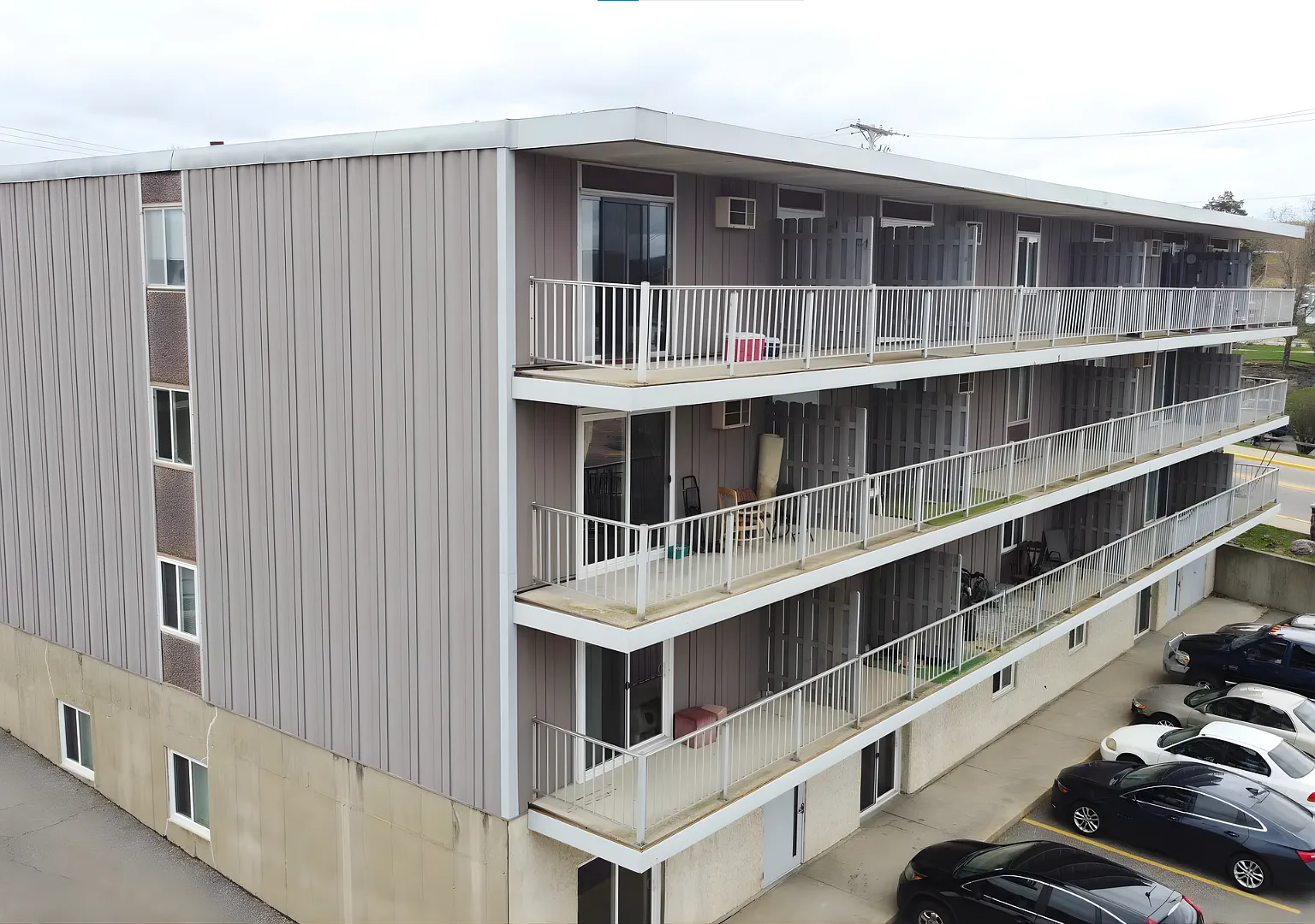 Riverview Tower Apartments — Photo 2