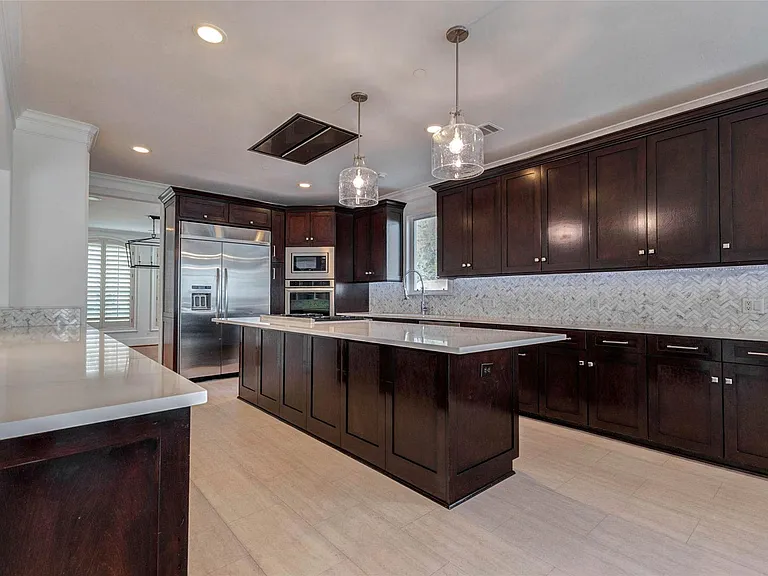 5410 Valerie St — Photo 3