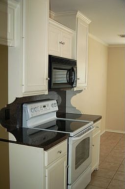 4th image of 1901 W Jamestown Dr