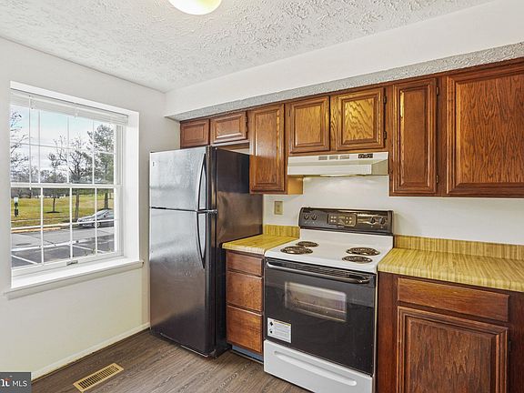4th image of 3525 Laurel View Ct