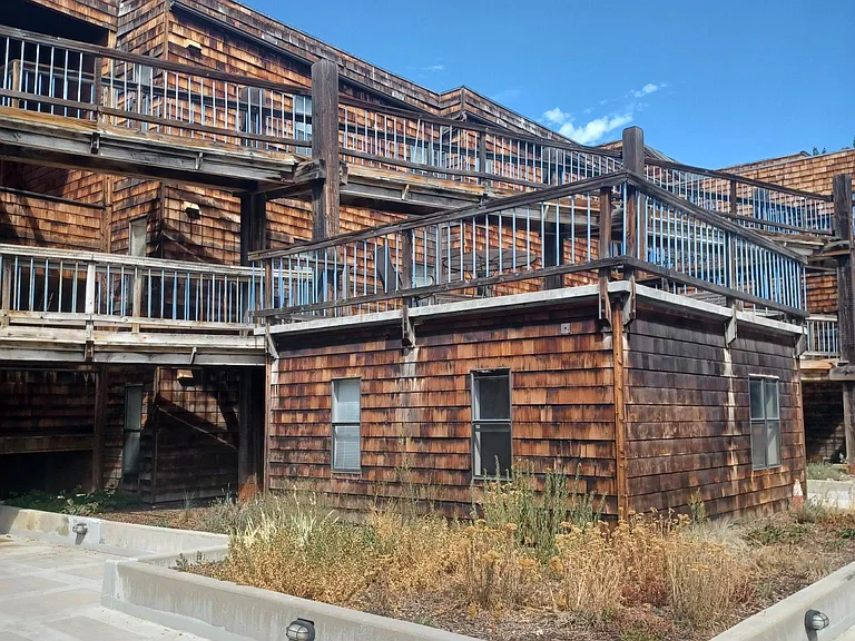 Plaza Apartments — Photo 7