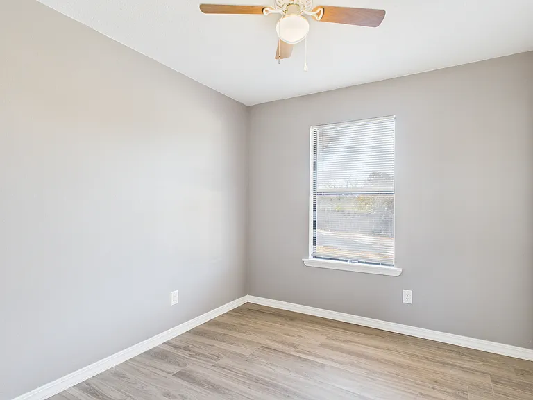 903 Waverly Rd — Photo 17