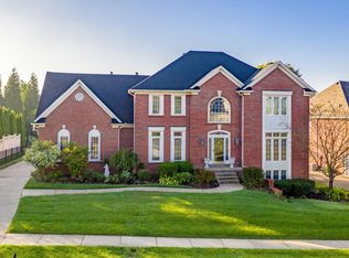 11410 Oakhurst Rd, Louisville, KY 40245