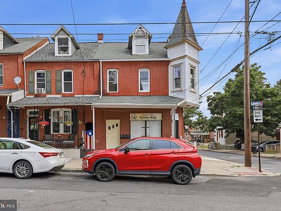 2nd image of 121 Laurel St