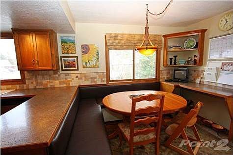 13-Eat-In Kitchen