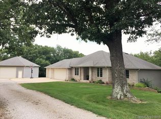 22713 White Oaks Ln, Athens, IL 62613