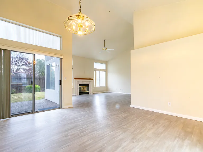 875 N Homsy Ave — Photo 10