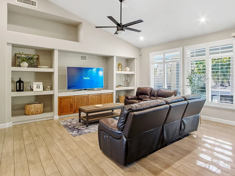 680 N Cordoba Ave — Photo 32