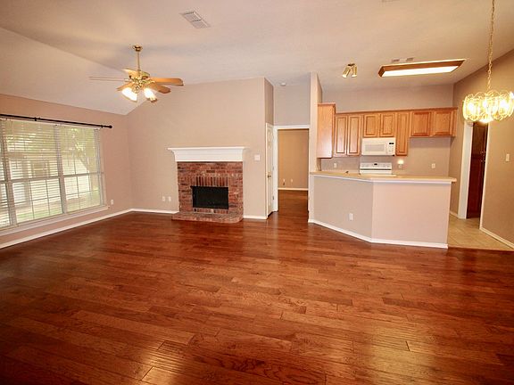 4th image of 102 Chimney Rock Ct