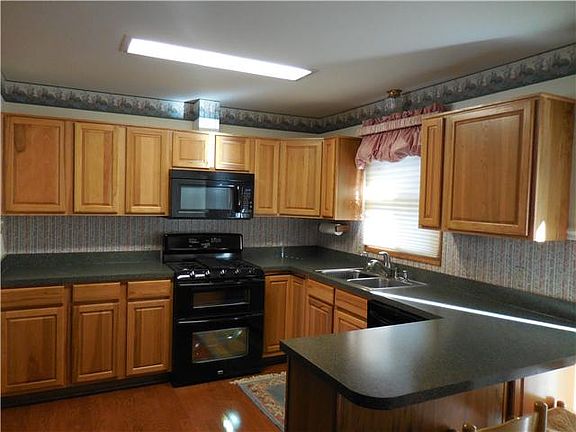 Updated Kitchen with Gas stove & Convection Oven